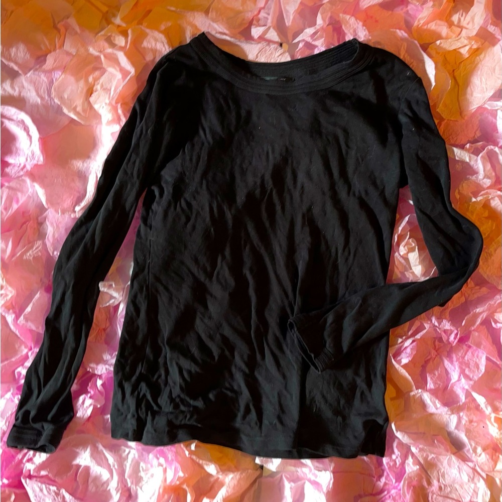 Simple black long sleeves shirt